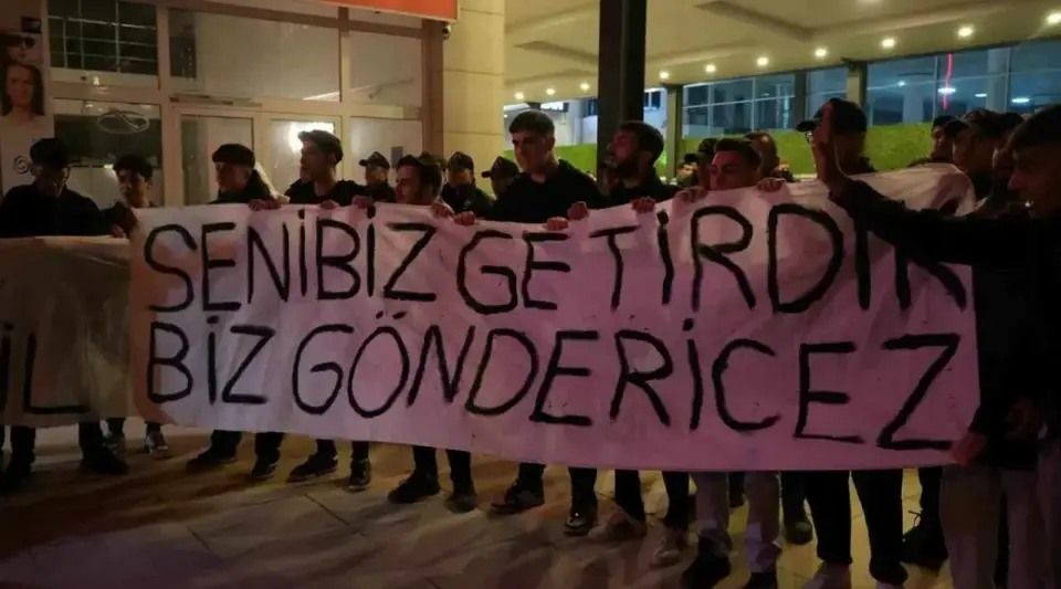 Gaziantep'te Fenerbahçeli Taraftarlardan Ali Koç'a Şok: "Burası Babanın Holdingi Değil!"
