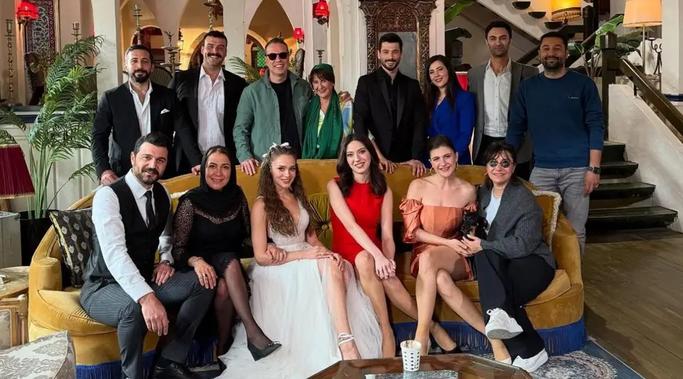 Miray Daner Veda Ediyor: Hudutsuz Sevda'nın Sezon Finali Karesi Paylaşıldı
