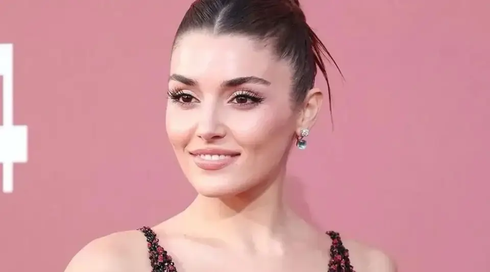 Hande Erçel Bir Kez Daha Cannes Yolcusu