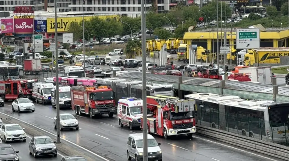 Beylikdüzü'nde Metrobüs Kazası: Bir Ölü, 20 Yaralı