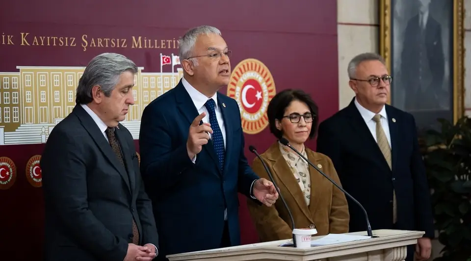 CHP'den Bakanlığın 'Toplumsal Cinsiyet İfadesi' Talebine Sert Tepki