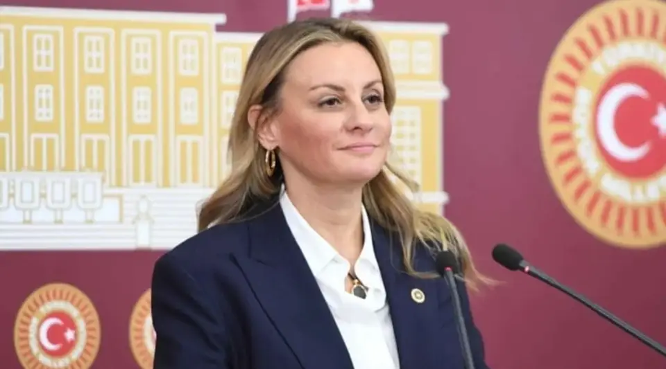 DEVA Partisi'nden İstifa Eden İzmir Milletvekili Seda Kaya Ösen, CHP'ye Katıldı