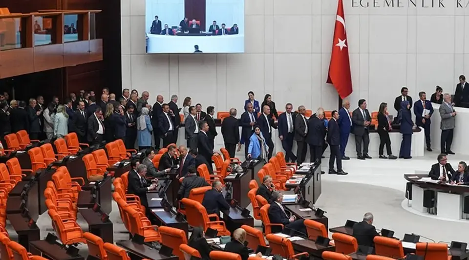 Cumhurbaşkanına Askeri İhraç Yetkisi Tartışması: Torba Yasadaki Maddeler Geri Çekiliyor