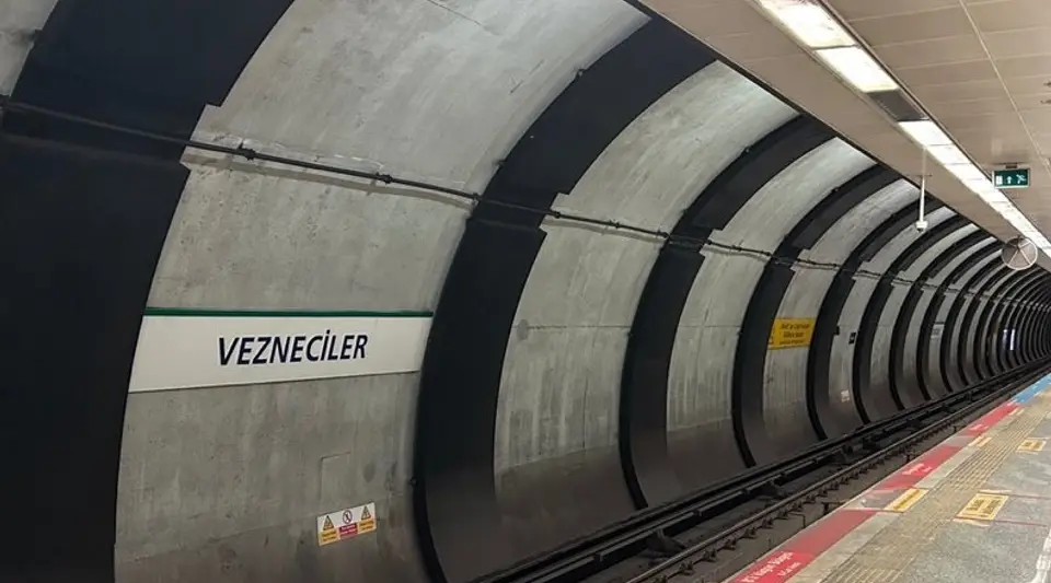 İstanbul Vezneciler Metro İstasyonunda Bir Kişi İntihar Etti!