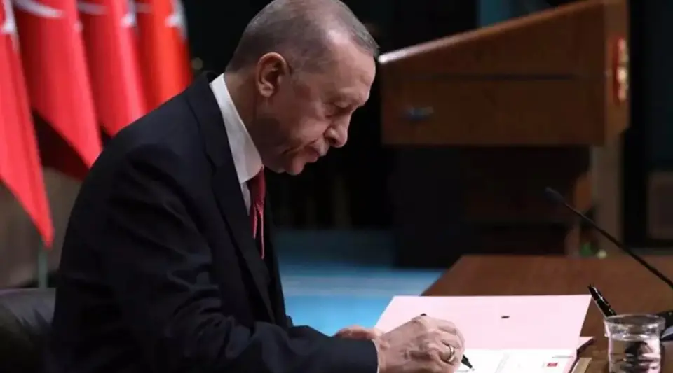 Cumhurbaşkanı Erdoğan, Çeşitli Suçlardan Hüküm Giyen 9 Kişinin Cezasını Kaldırdı