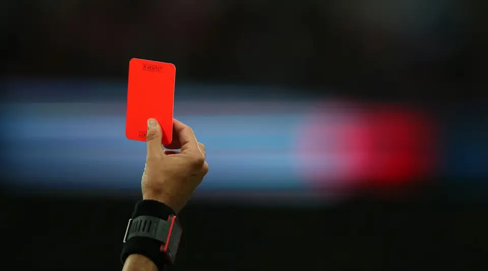 Dünya Futbolunun "En Hırçın" İsimleri: Tarihin En Çok Kırmızı Kart Gören Oyuncuları
