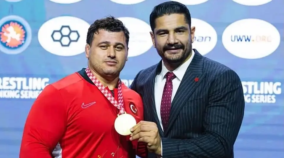 Rıza Kayaalp Altın Madalya Kazandı