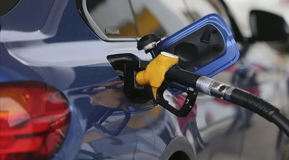 Benzine Gece Yarısı İndirim Geldi