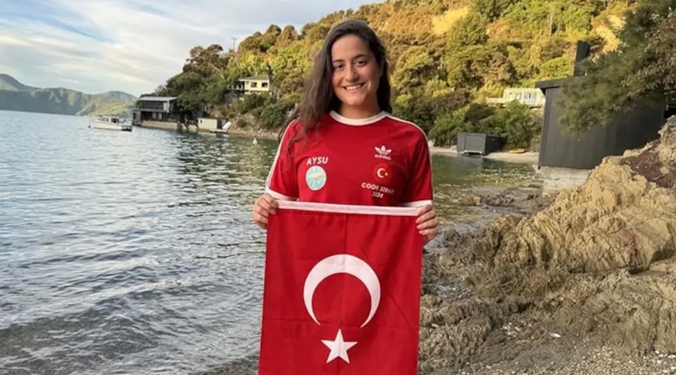 Milli Yüzücü Aysu Türkoğlu'ndan Büyük Başarı: Okyanus Yedilisi'nde Altıncı Durak Tamamlandı
