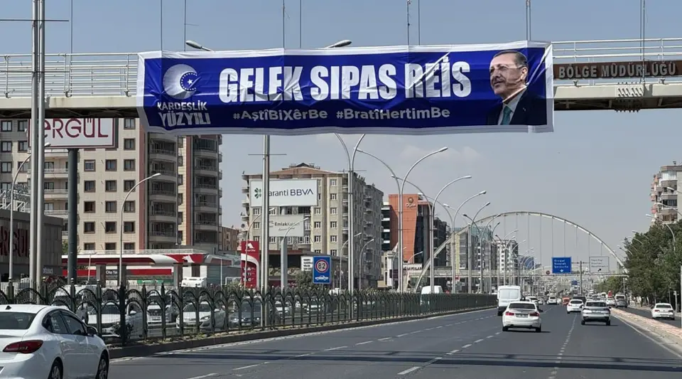 Diyarbakır'da Erdoğan'a Kürtçe Teşekkür Pankartı