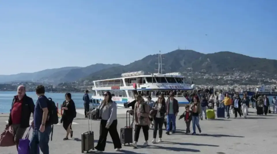 Kapıda vize ile 261 bin Türk Midilli Sakız ve Sisam'ı ziyaret etti