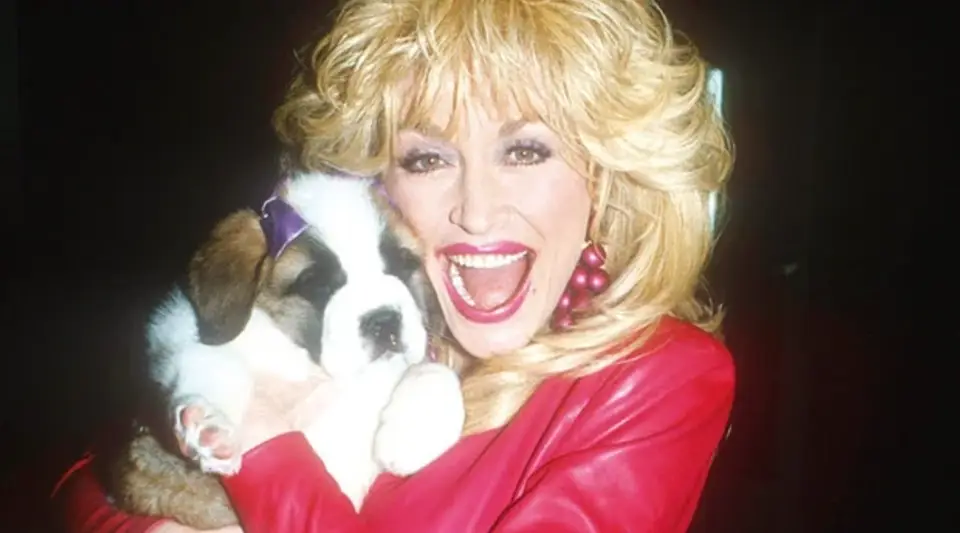 Country efsanesi Dolly Parton toprağa verildi