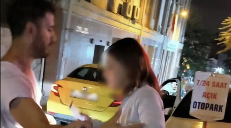 Kanadalı turisti takside bıçaklayıp POS cihazıyla soydular