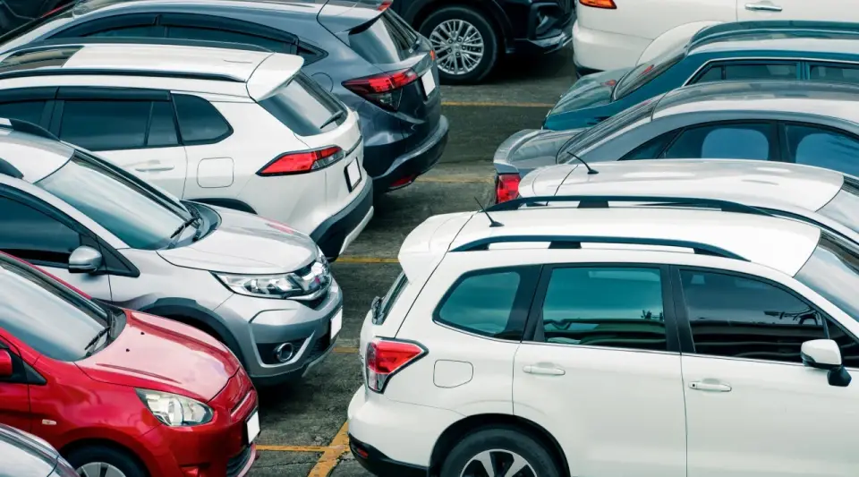 Otomobiller kendi etrafında dönerek park edebiliyor