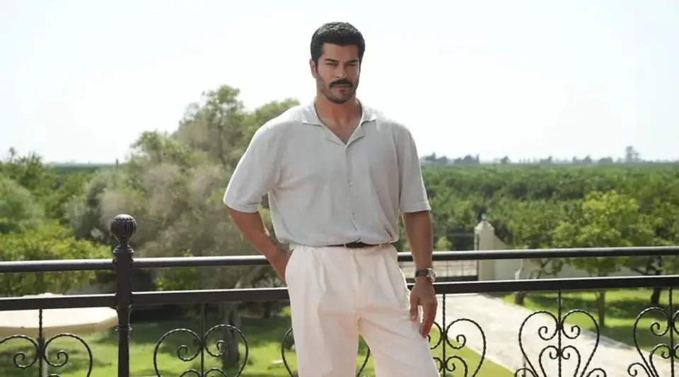 Burak Özçivit, 'Güneşin Doğduğu Yer' Setinden İlk Karesini Paylaştı