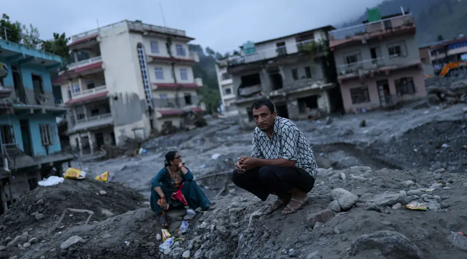 55 yıllık kayıtlarda bir ilk: Sıcaklık yükseldi, dağ çöktü