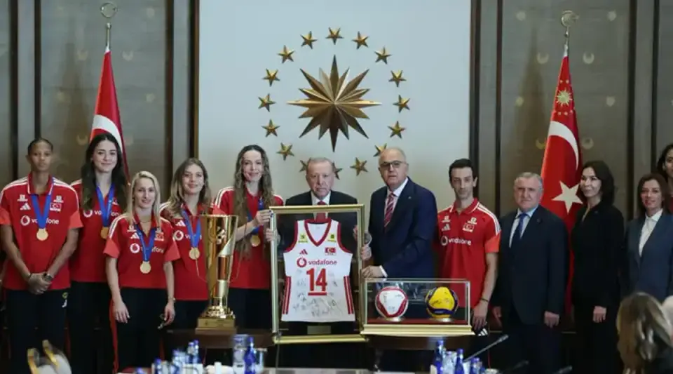 Cumhurbaşkanı Erdoğan Kadın Voleybol Takımı'nı Kabul Etti