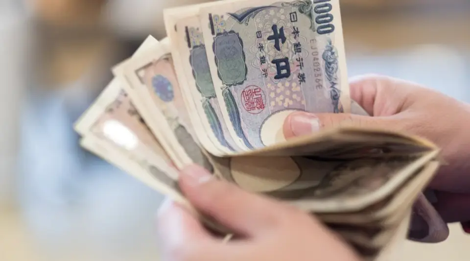 Japonya'da büyüme hızlandı, yen 7 ayın zirvesinde
