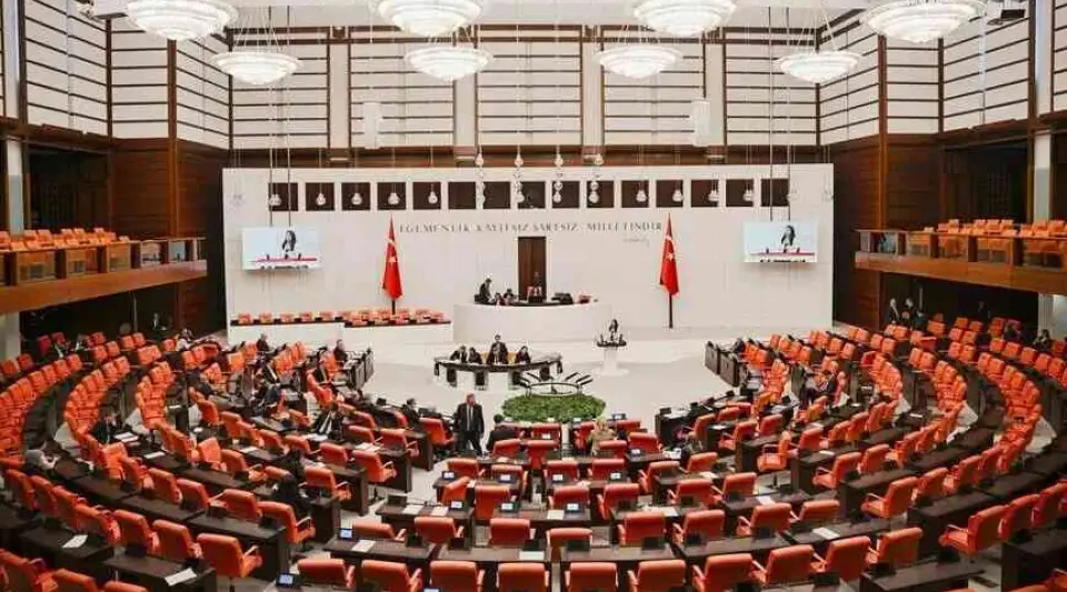 TBMM Yeni Yasama Yılına Yoğun Gündemle Giriyor: Kızılay, Süresiz Nafaka ve Tütün Kısıtlamaları Masada