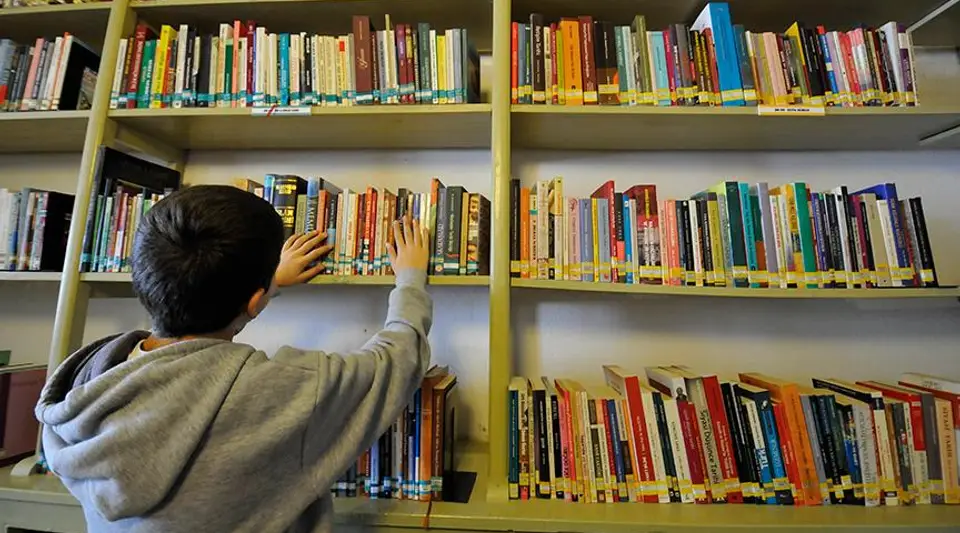 Kitap okuyanlara para ödülü: Singapur ekran bağımlılığına karşı kampanya