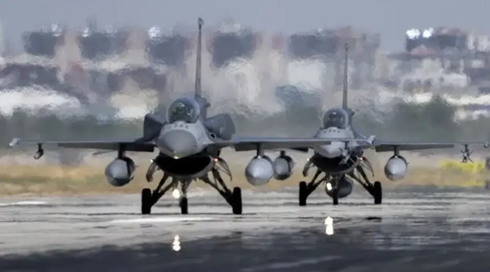 Michigan'da ABD ordusuna ait F-16 savaş uçağı düştü