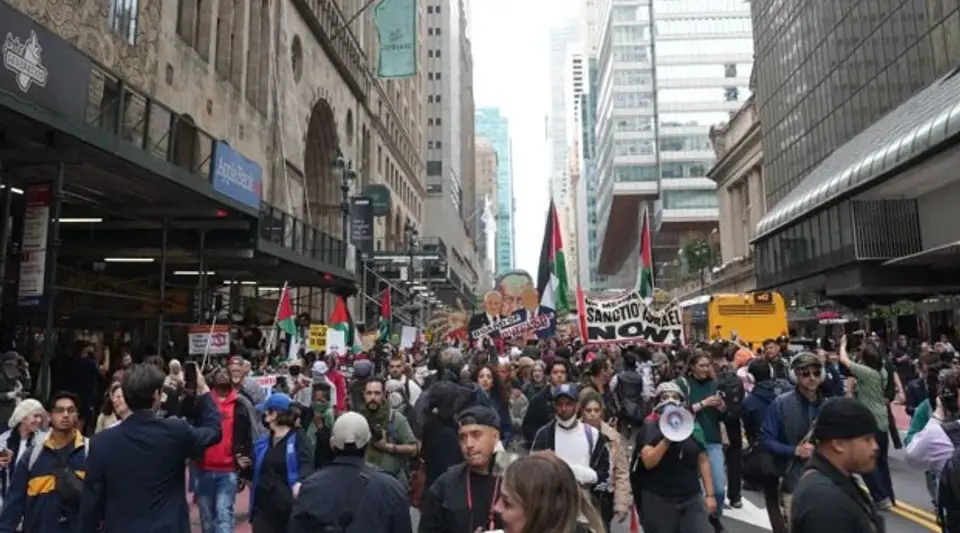 Manhattan'da Netanyahu'ya karşı binlerce kişi protesto düzenledi