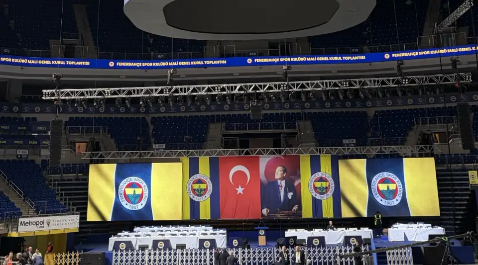 Fenerbahçe Genel Kurulu'nda Sadettin Saran ve Yönetim Kurulu İbra Edildi