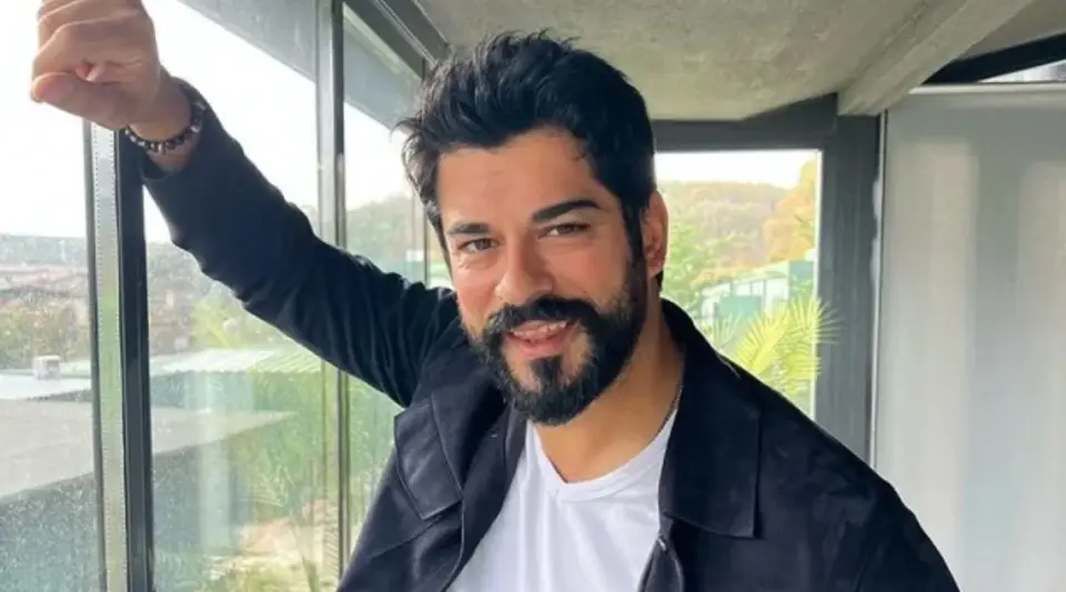 Burak Özçivit ve Fahriye Evcen Çiftinden Keyifli Aile Pozu