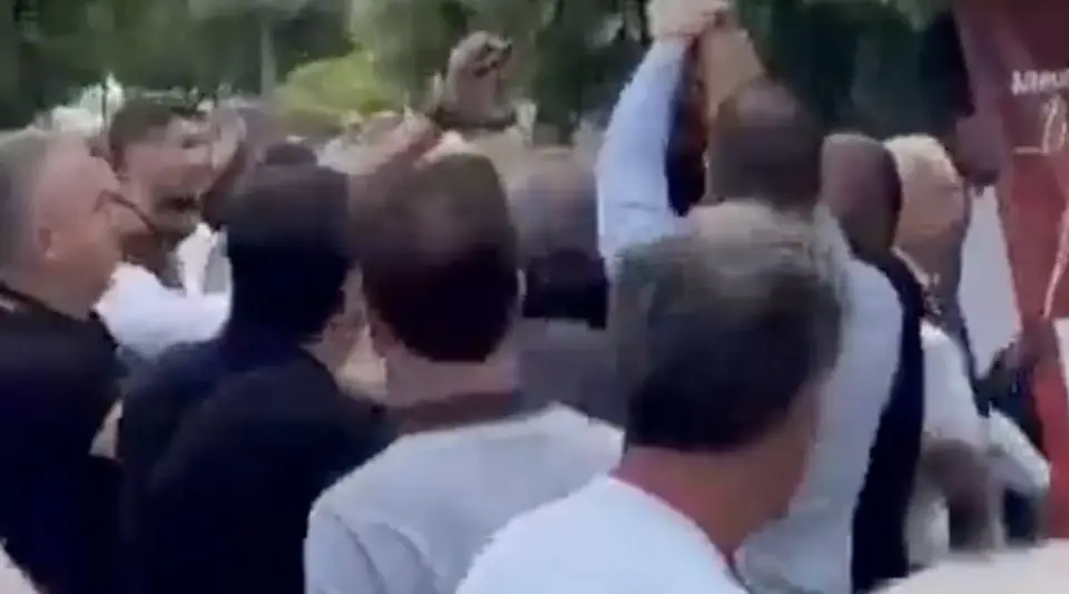 YENİ Parti Mezitli’de Ön Seçim Sırasında Gerginlik! Havaya Ateş Açan Şahıs Tutuklandı