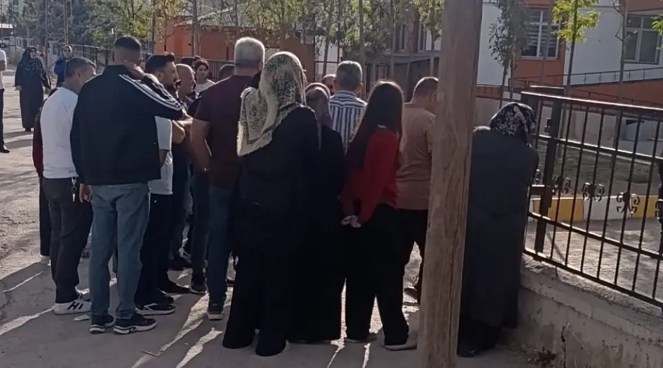 Van Tuşba'da Bir Öğrenci Okula Tüfekle Geldi! Eğitime Ara Verildi