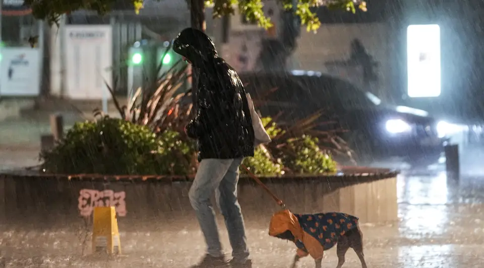İstanbul sağanak yağışlarla mücadele ediyor, barajlar doluyor