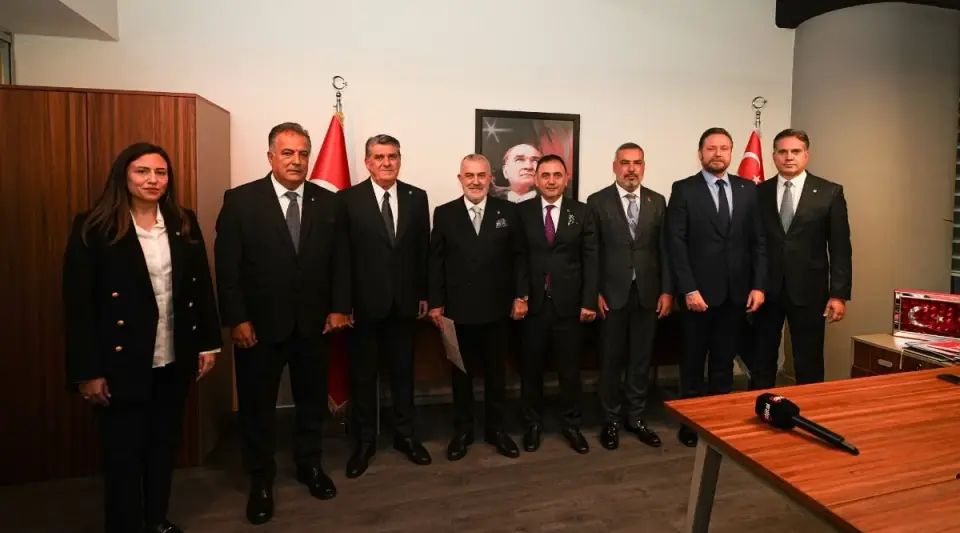 Serdal Adalı Beşiktaş Yönetim Kurulu Listesini Divan Kurulu'na Verdi
