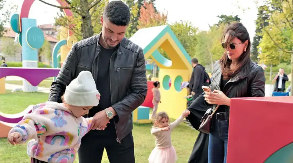 Berk Oktay ve Yıldız Çağrı Atiksoy Çiftinden Ailece Festival Keyfi