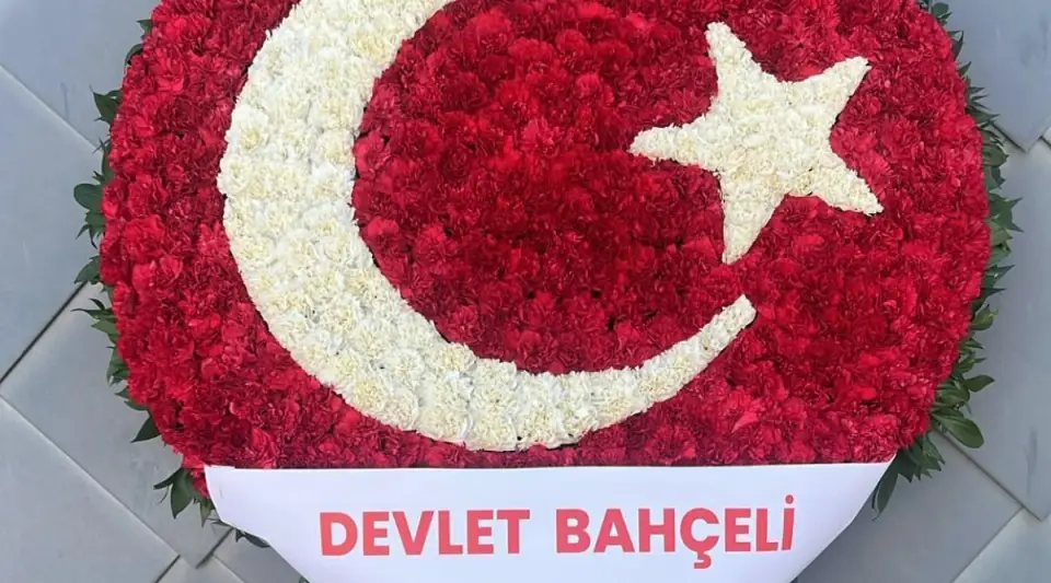 Bahçeli, TFF Başkanı Hacıosmanoğlu'na Çiçek Gönderdi