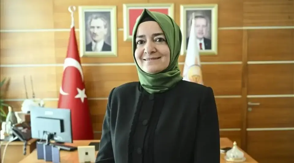 Fatma Betül Sayan Kaya ve eşinin hesaplarındaki tutarlar için 7 bankaya yazı