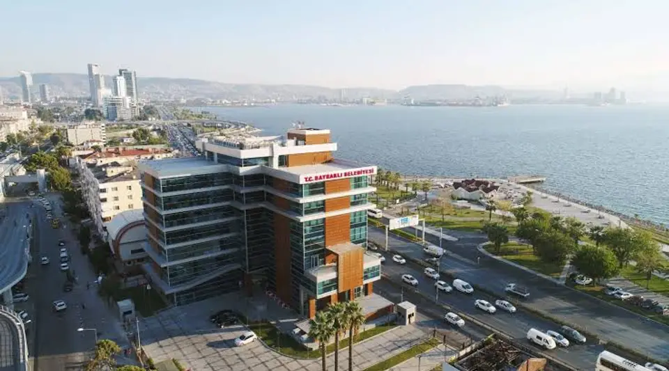 İzmir Bayraklı Belediyesi'ne operasyon: Eski başkan dahil 48 gözaltı