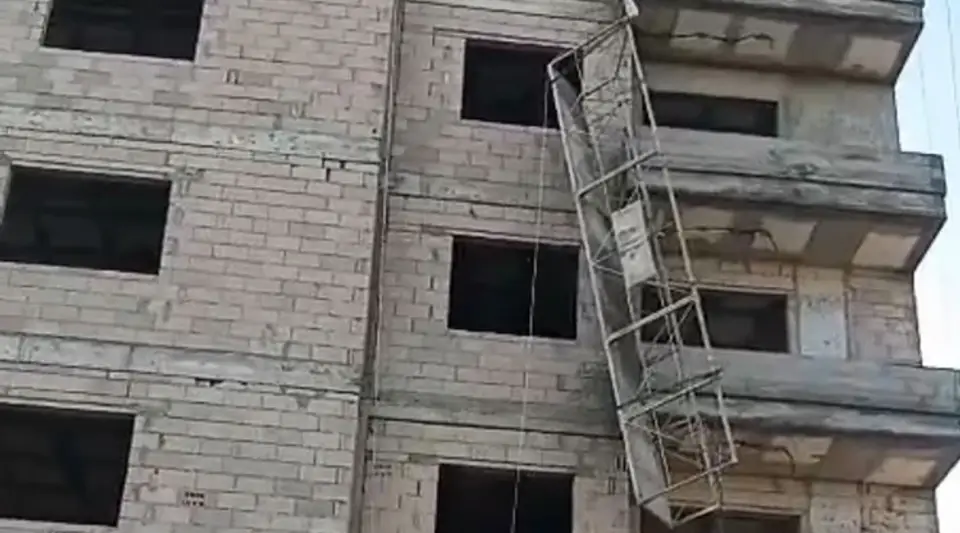 Tarsus'ta İskeleden Düşen İki Kardeşten 1'i Hayatını Kaybetti