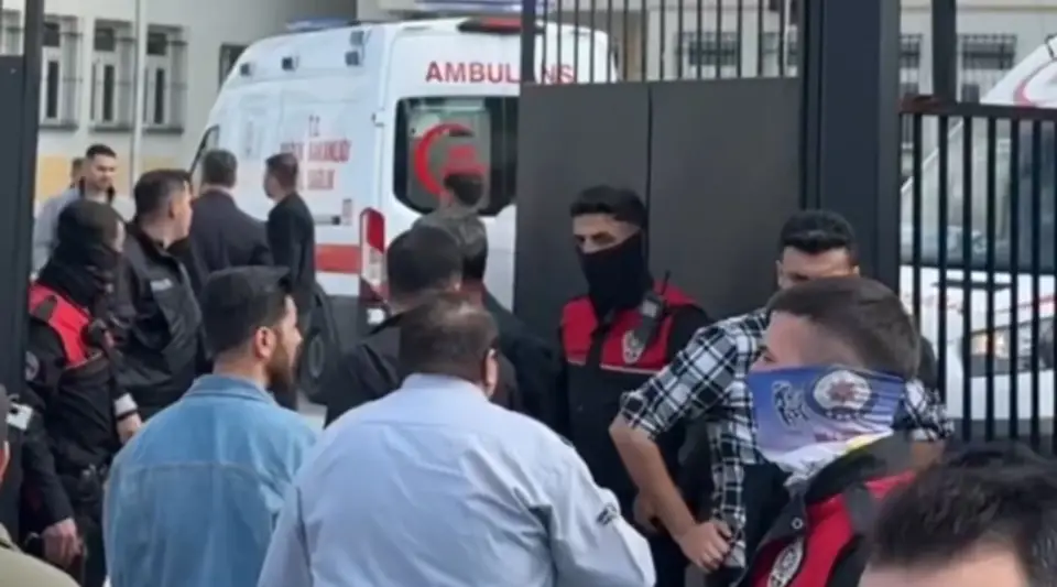 İstanbul Esenyurt'ta Lisede Bıçaklı Öğrenci Kavgası: Ekipler Sevk Edildi