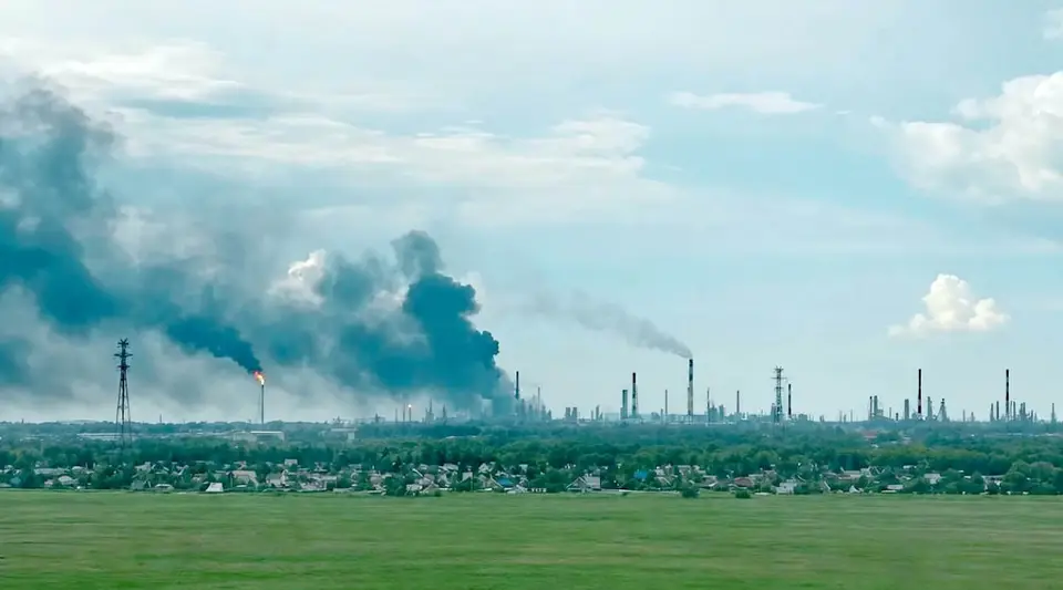 Ukrayna, Rusya’nın En Büyük Petrol Rafinerisi’ni Hedef Aldı