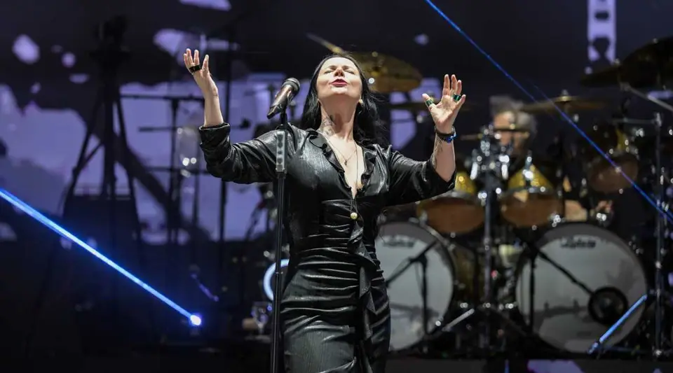 Şebnem Ferah, Antalya'da hayranlarıyla konser verdi