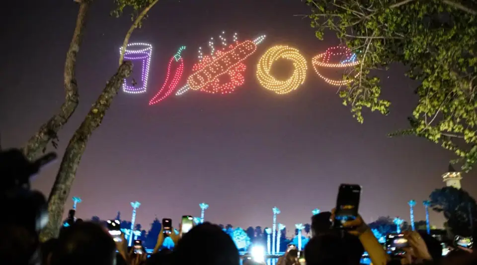 Adana Lezzet Festivali'nde dronlu gösteri gökyüzünü süsledi