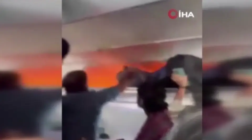 IndiGo uçağında yolcunun cihazı yangın çıkardı