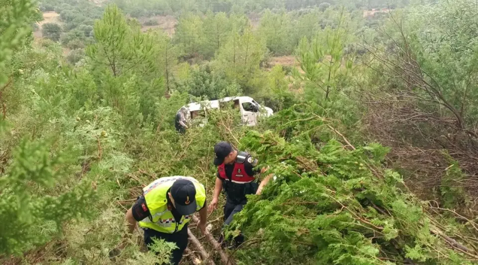 Mersin'de Minibüs Uçuruma Devrildi: 17 Yaralı
