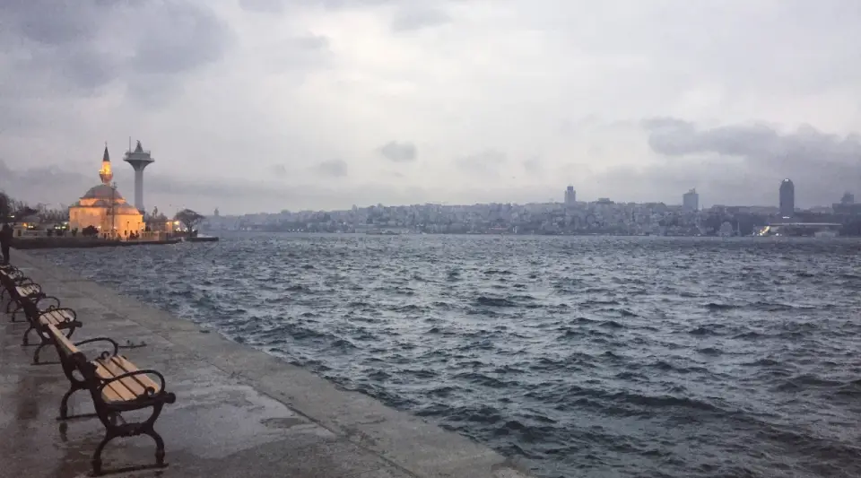 İstanbul'da fırtına ve sağanak uyarısı: 12 ilçede yağış kuvvetli
