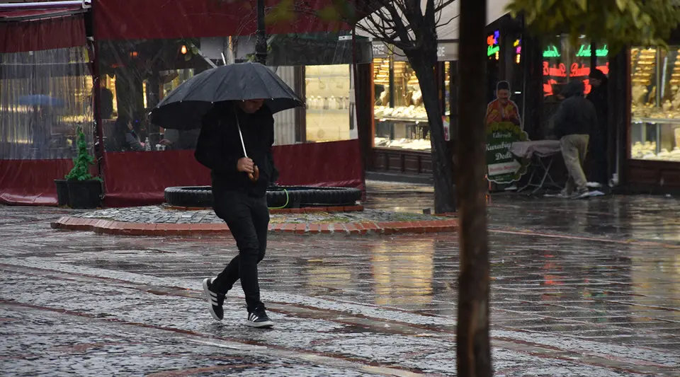 İstanbul'da fırtına ve sağanak: Anadolu yakası için saatli uyarı