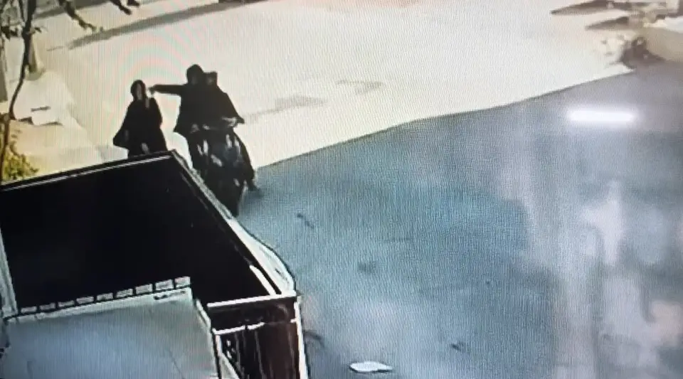 Telefonla konuşurken kapkaça uğradı: 48 saatte yakalandılar