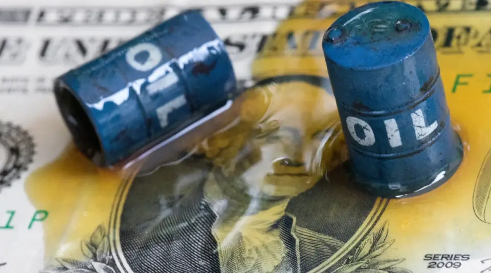 Brent petrol beş ayın zirvesine yakın: Arz riskleri fiyatları destekliyor