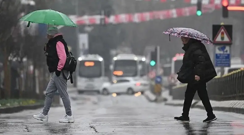 Kuzey ve Doğu Bölgelerinde Sağanak Bekleniyor: İstanbul İçin Cuma Günü Yağmur Uyarısı