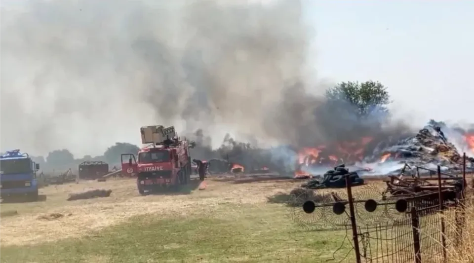 Edirne’de Yangın 500 Dönüm Araziyi Küle Döndürdü