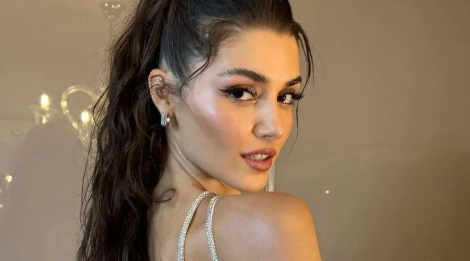 Hande Erçel Dünyanın En Güzel 3. Kadını Seçildi